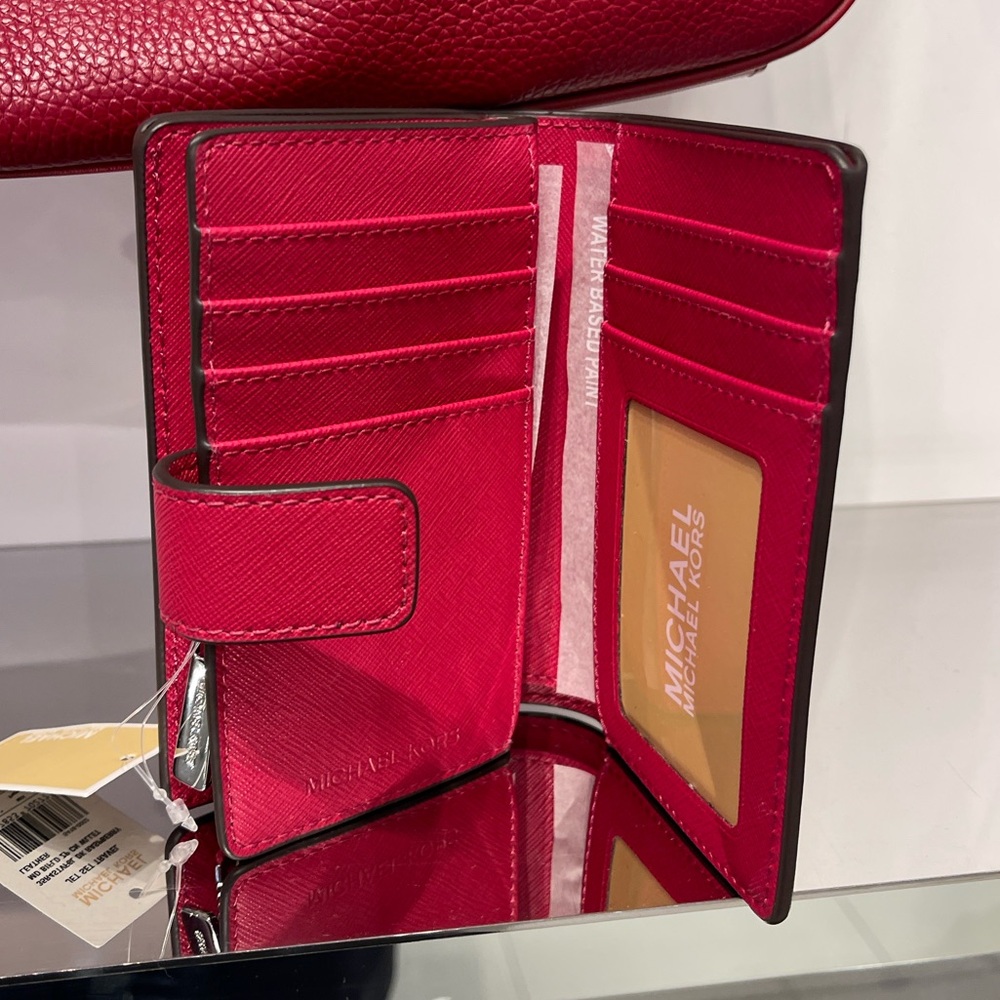 MICHAEL KORS Medium Saffiano Leather Bifold ZP CN Wallet
COLOR DK RASPBERRY
NWT - Picture 7 of 16